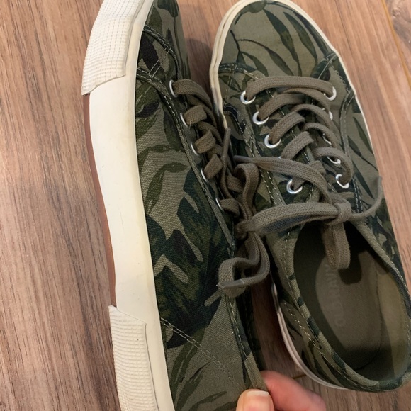 Old Navy size 6 Green Tree Camo Shoes - Picture 4 of 8